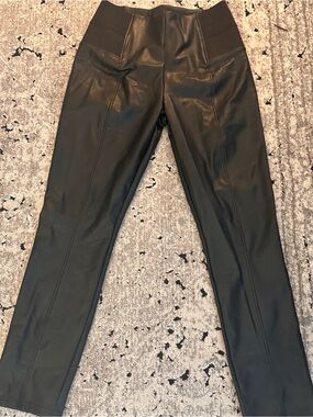 Faux Leather High-Waist Leggings in Black